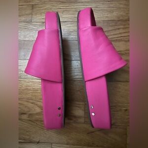 Beek Pink Sandals size 9